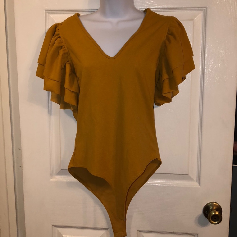Jasmine mustard puffy sleeve bodysuit sz L